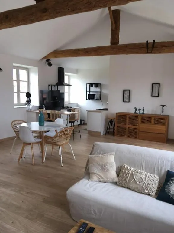 La Providence, Surplombant La Ville Montbrison Apartment