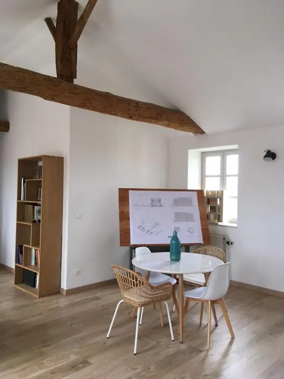 La Providence, Surplombant La Ville Montbrison Apartment